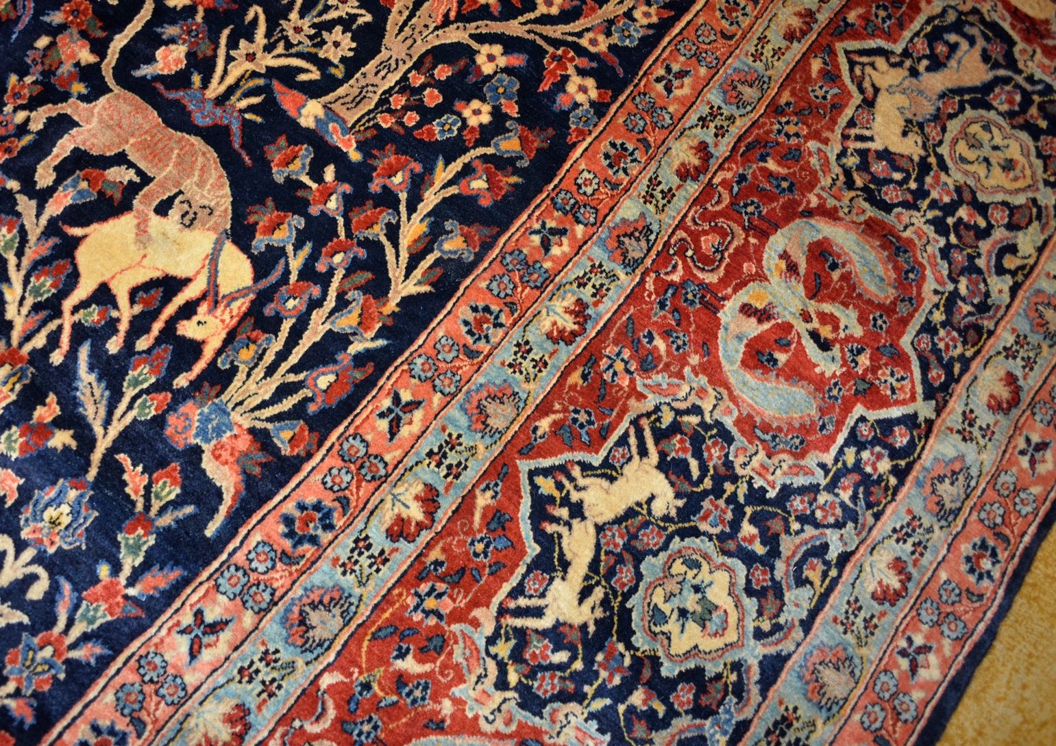 BT24094 Isfahan "Medallion & Animals 2" detail photo