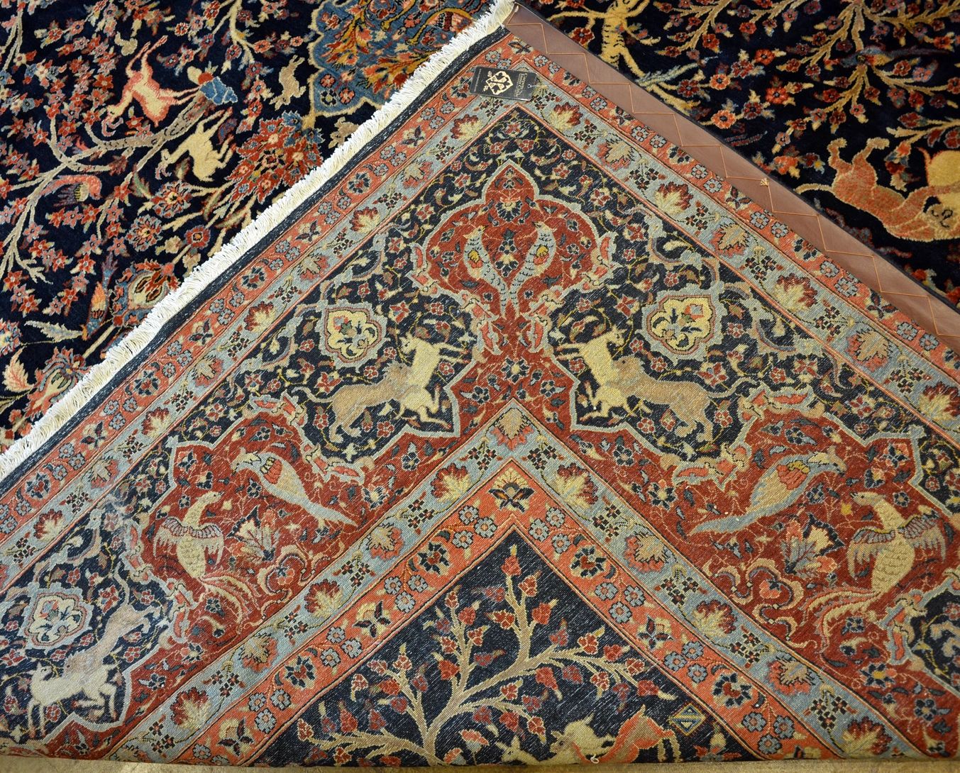 BT24094 Isfahan "Medallion & Animals 2" detail photo