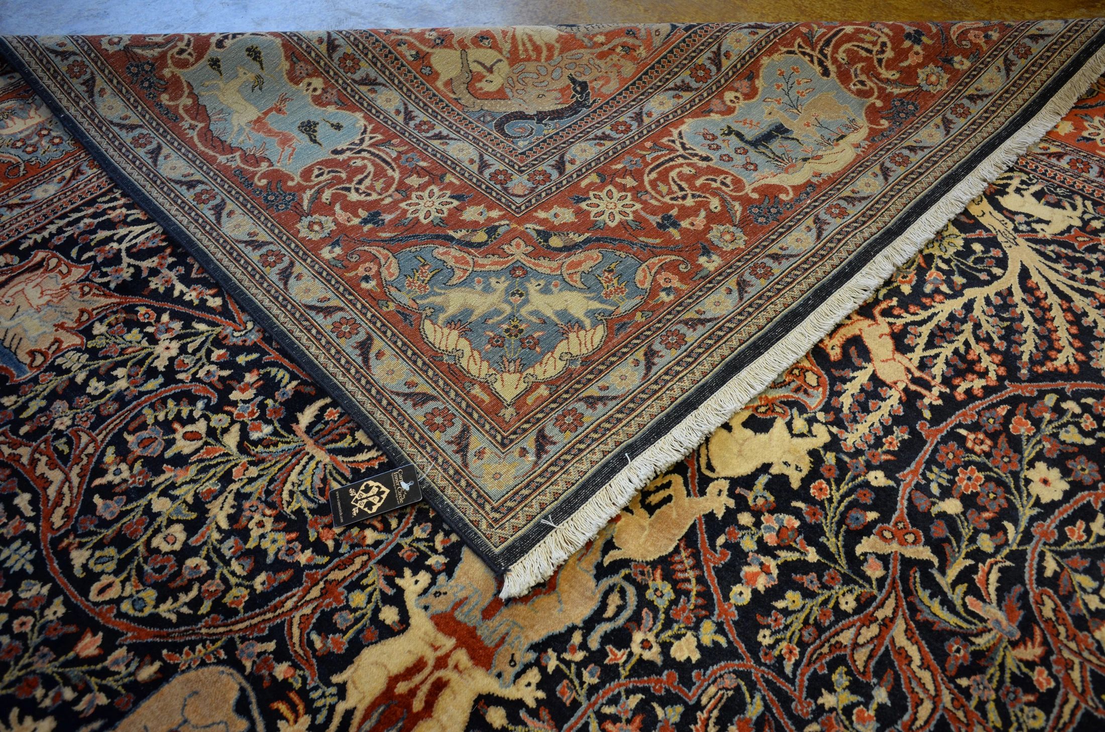 BT24898 Isfahan "Medallion & Animals" detail photo