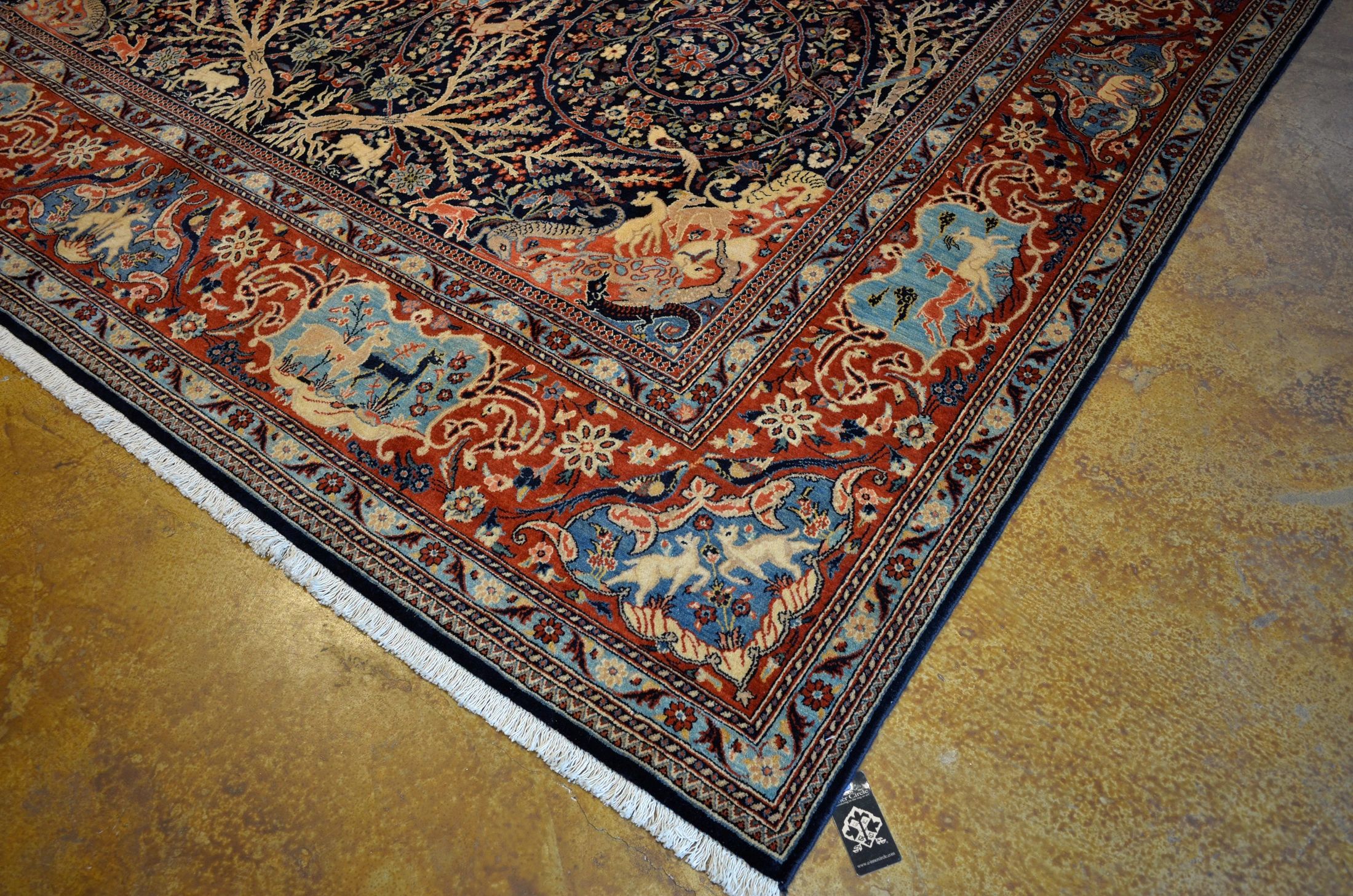 BT24898 Isfahan "Medallion & Animals" detail photo