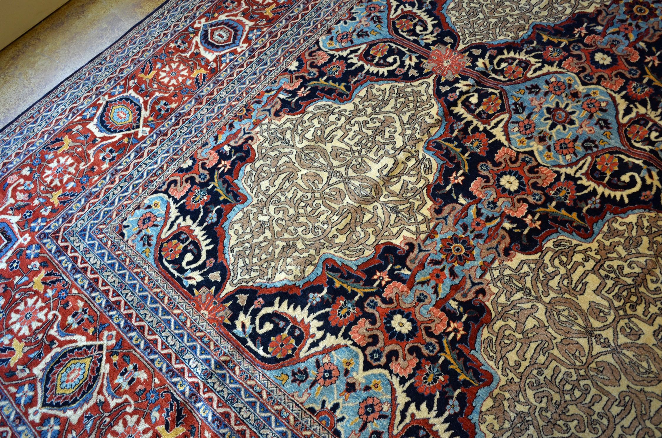 BT29328 Isfahan "Motashem" detail photo