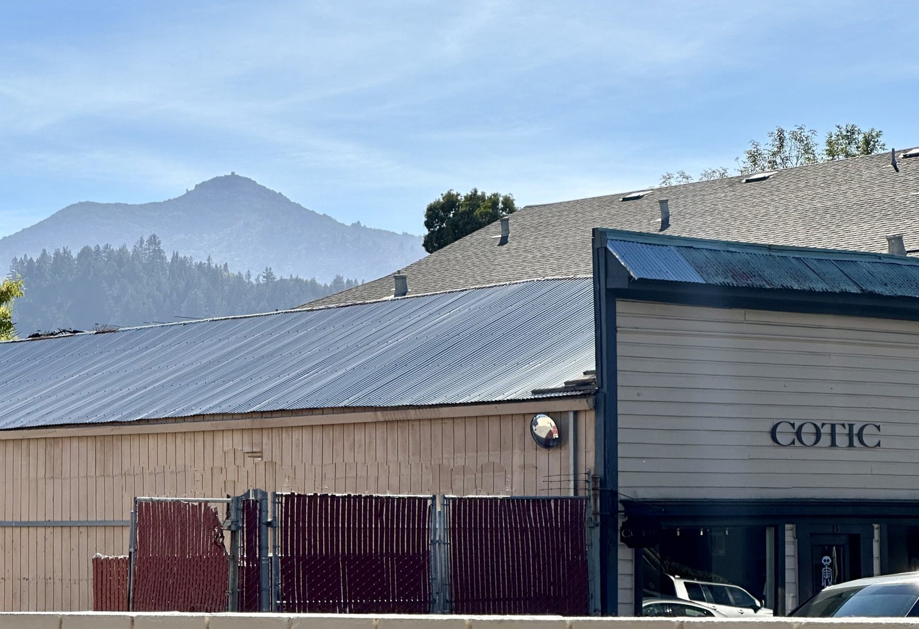 The Carpets of the Inner Circle gallery building in San Anselmo with Mount Tamalpais rising behind it